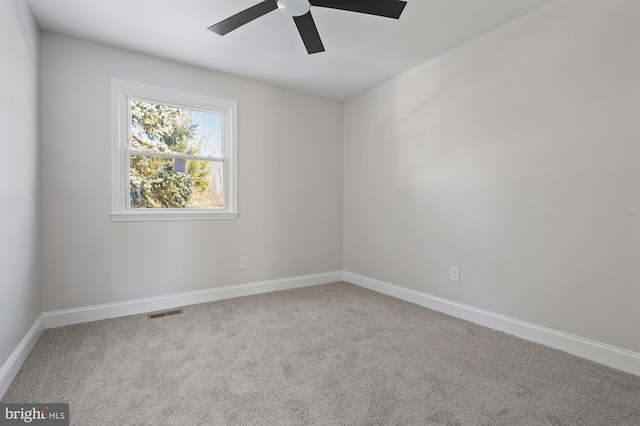 carpeted empty room featuring ceiling fan