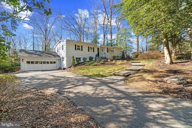 view of front facade featuring driveway and an attached garage