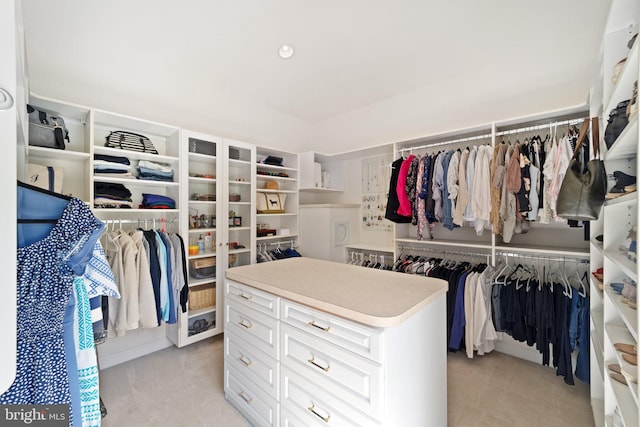 view of spacious closet