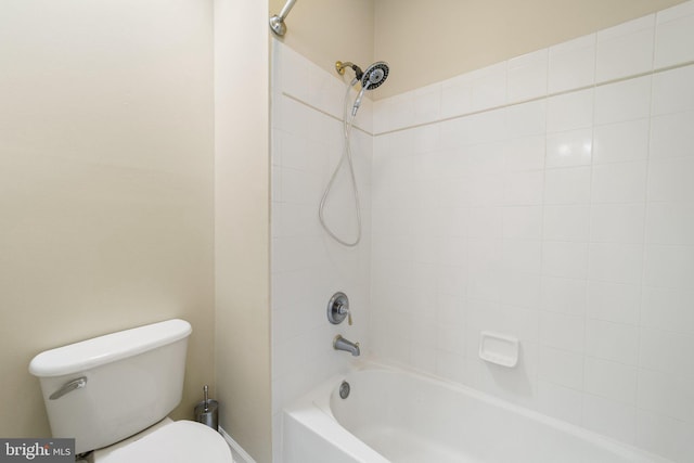 bathroom with tiled shower / bath and toilet