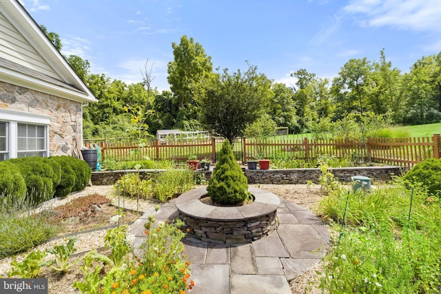 view of patio with a fire pit