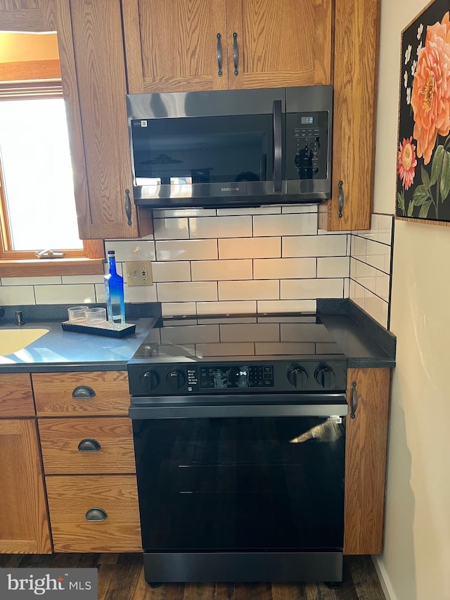 kitchen featuring tasteful backsplash and black electric range