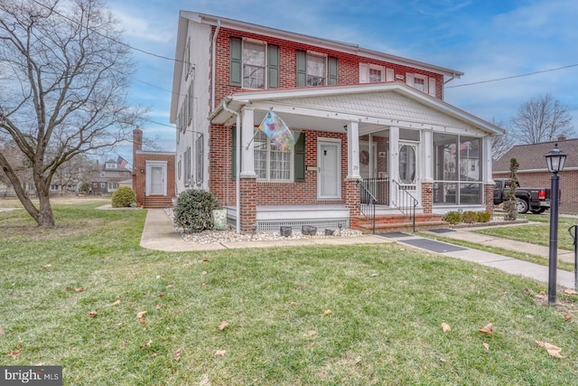 view of front of home featuring a front lawn