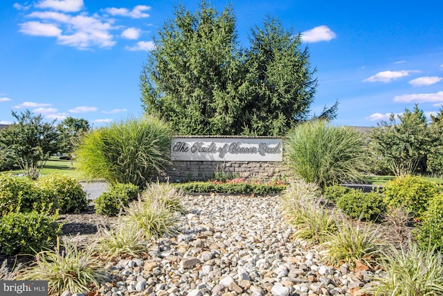 view of community / neighborhood sign