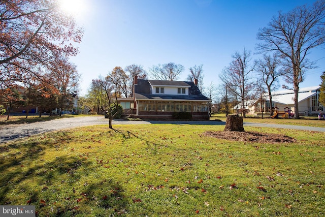 view of front of property with a front lawn