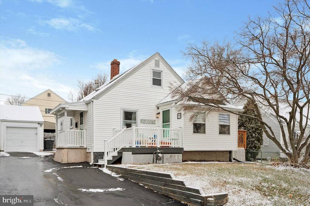 view of front of home featuring an outdoor structure and a garage