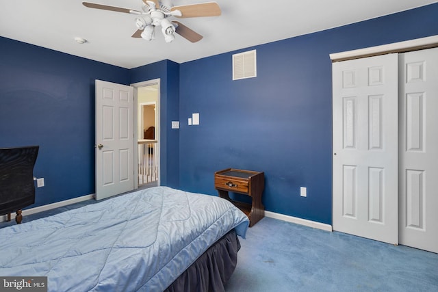 bedroom featuring carpet floors, a ceiling fan, visible vents, baseboards, and a closet