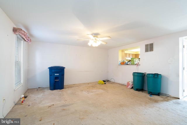 empty room with ceiling fan