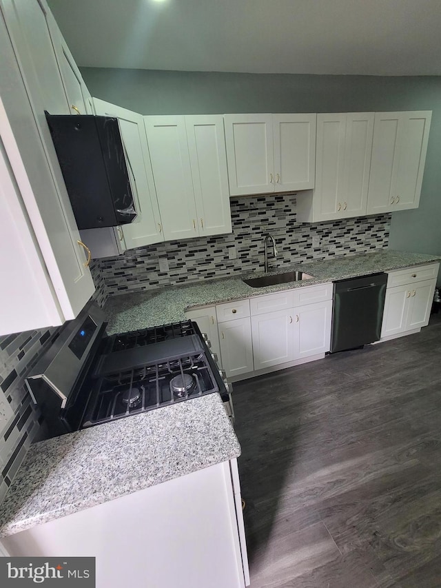 kitchen with dark wood-type flooring, black appliances, white cabinets, sink, and decorative backsplash