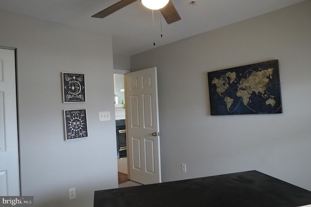 unfurnished bedroom featuring ceiling fan