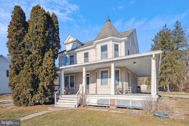 view of front of house with a front lawn and covered porch