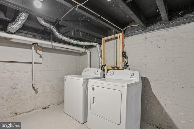 laundry room featuring washer and clothes dryer