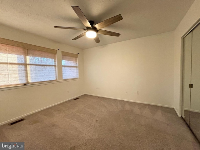 unfurnished room with carpet and ceiling fan