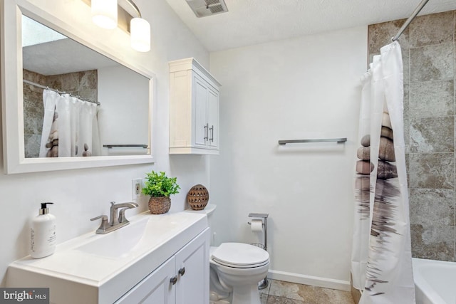 full bathroom featuring shower / bath combo with shower curtain, vanity, a textured ceiling, and toilet