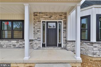 property entrance featuring covered porch