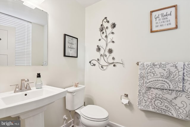 bathroom featuring toilet and sink