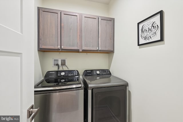 washroom featuring cabinets and washing machine and clothes dryer