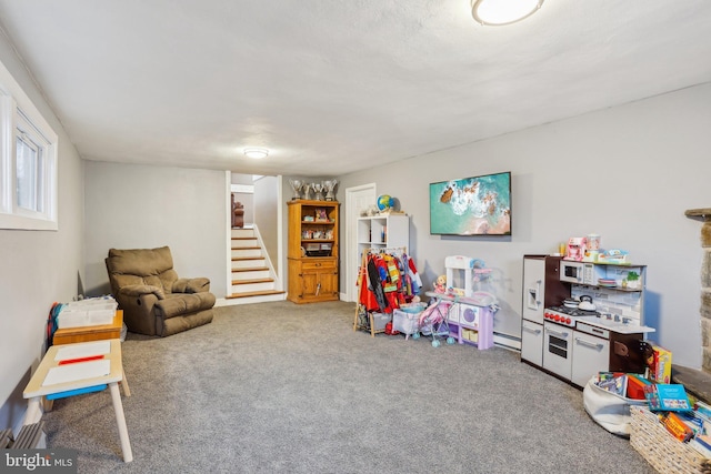 recreation room with carpet