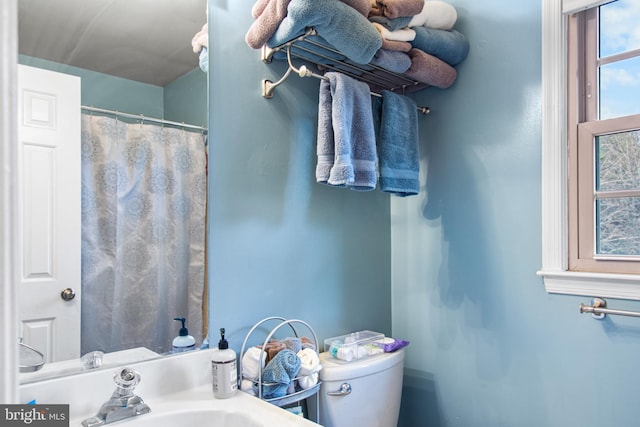 bathroom featuring toilet and sink