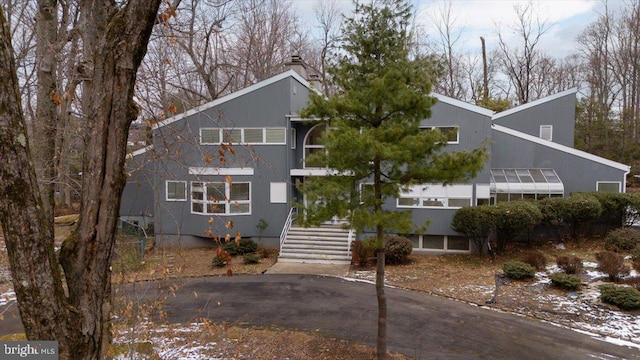 view of front of property