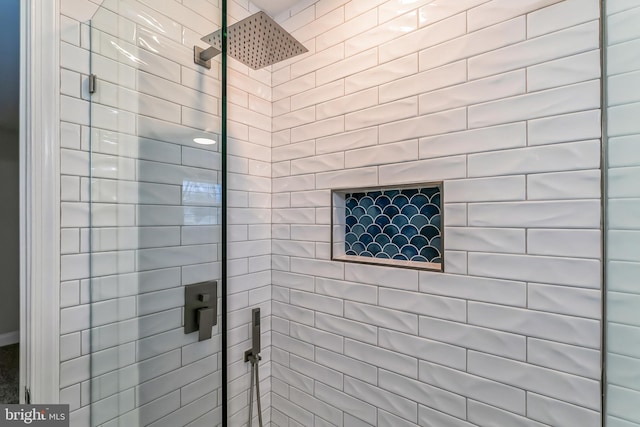 bathroom featuring a tile shower