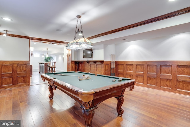 game room with wainscoting, billiards, ornamental molding, and hardwood / wood-style flooring