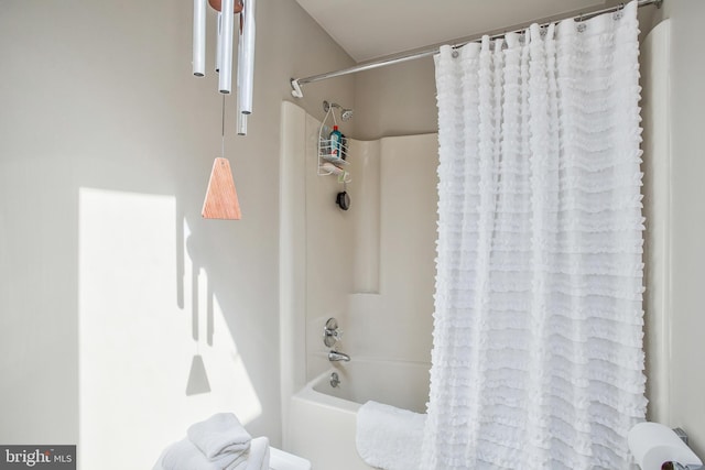 bathroom featuring shower / tub combo