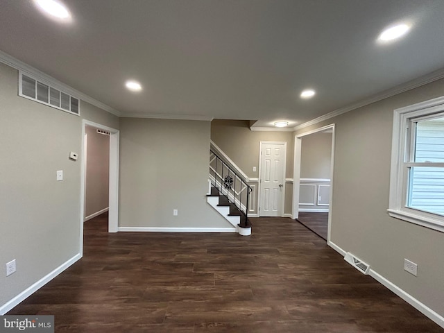 entryway featuring dark wood-type flooring and crown molding