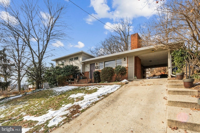 view of front of house featuring a carport