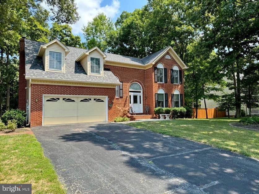 view of front of house featuring a front yard and a garage