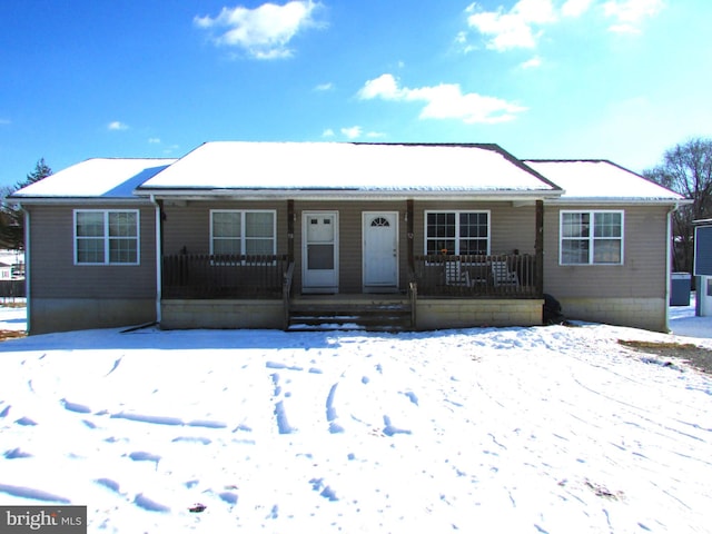 single story home featuring a porch