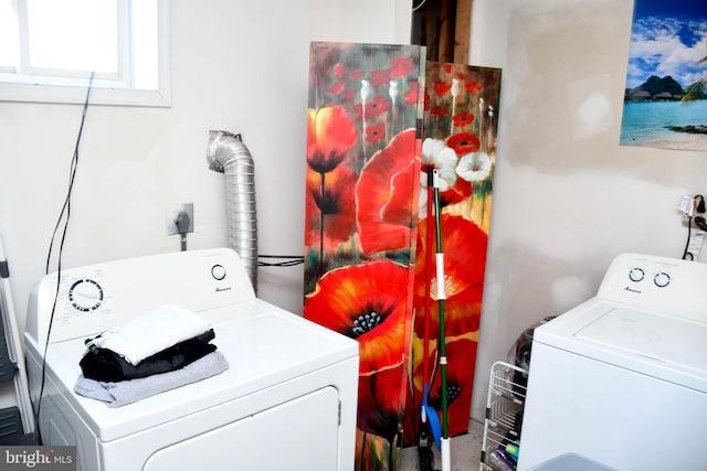 laundry room with independent washer and dryer