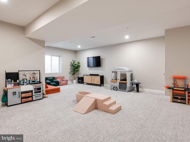 recreation room with carpet flooring