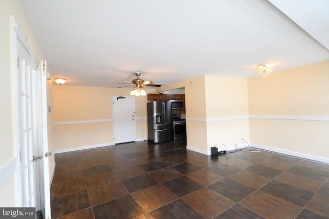 empty room with ceiling fan