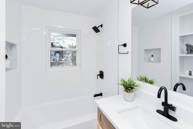 bathroom featuring vanity and tiled shower / bath