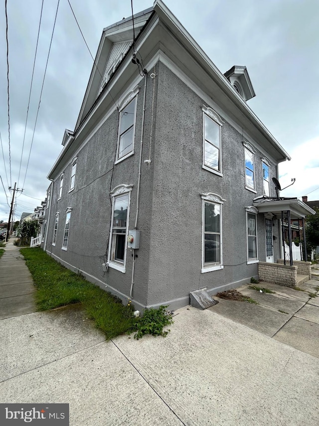 view of side of property featuring a porch