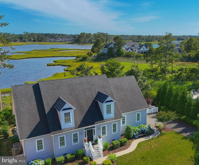 bird's eye view with a water view