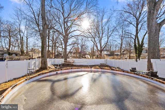 view of yard featuring an empty pool