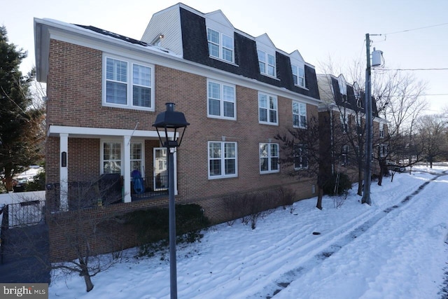 view of front of property featuring a porch