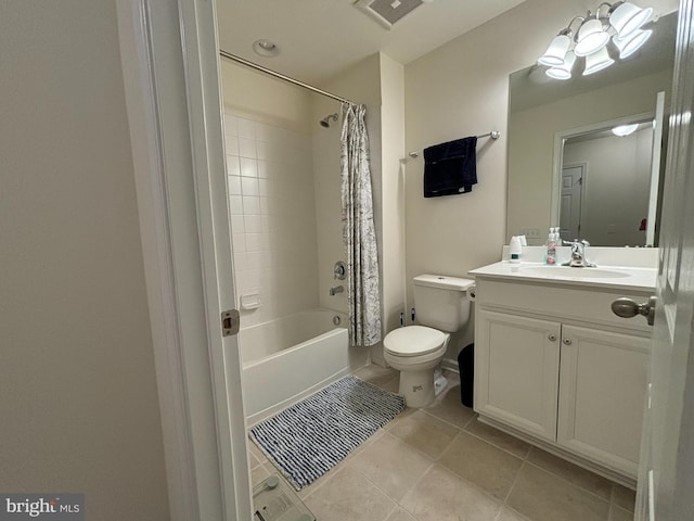 full bathroom featuring toilet, vanity, and shower / bath combo