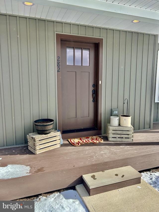 property entrance with a wooden deck