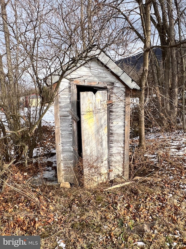 view of outdoor structure