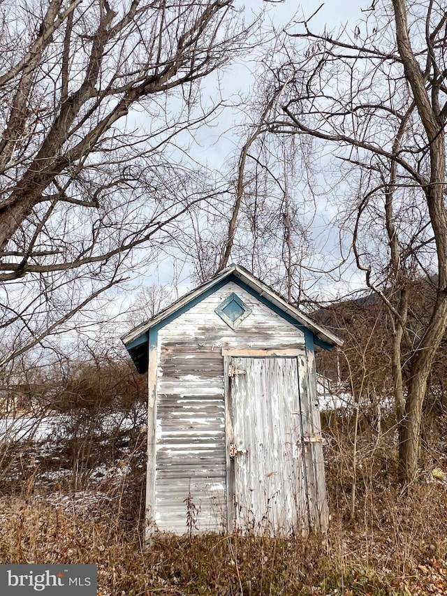 view of outbuilding