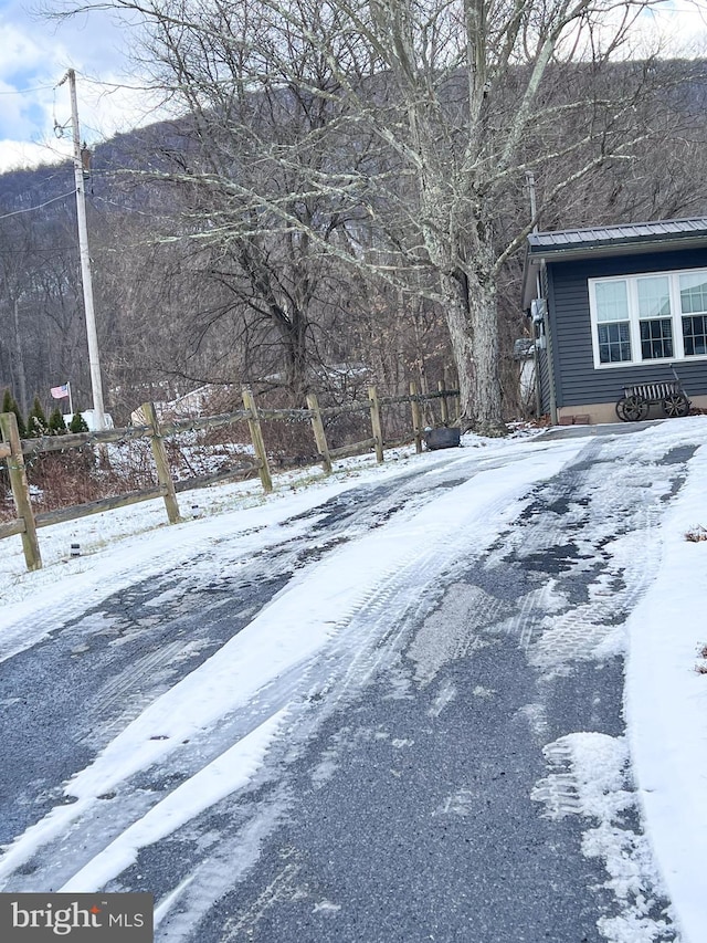 view of yard layered in snow