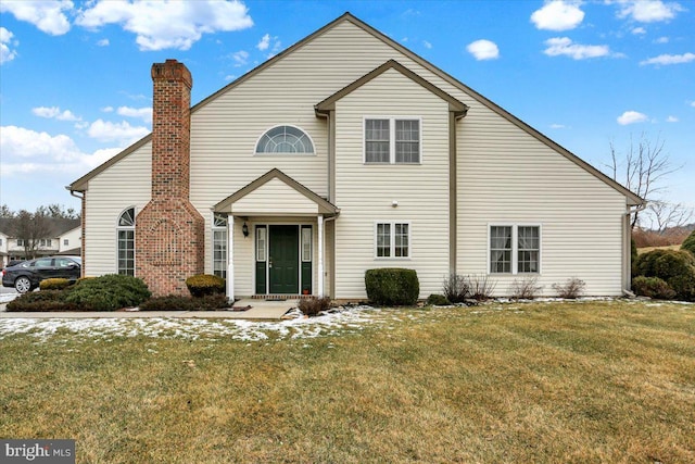 front facade featuring a front yard