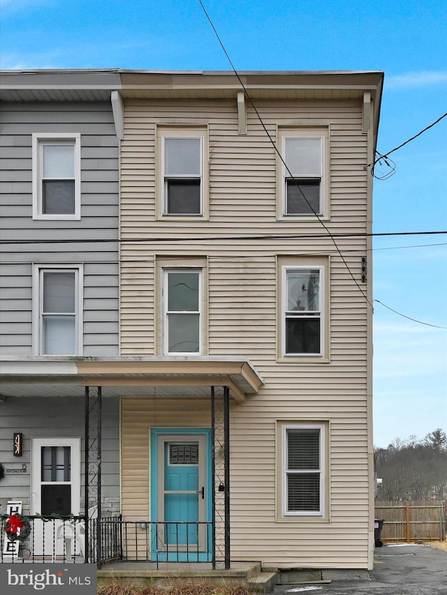 view of front of home