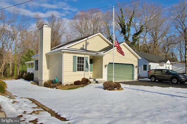 view of front facade featuring a garage