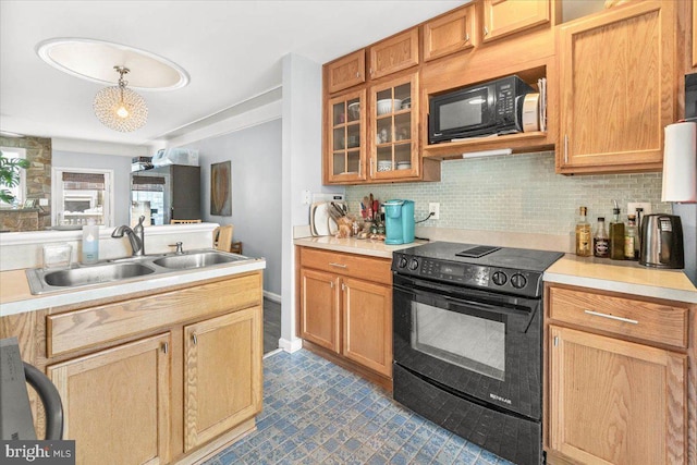 kitchen featuring sink, backsplash, black appliances, and decorative light fixtures