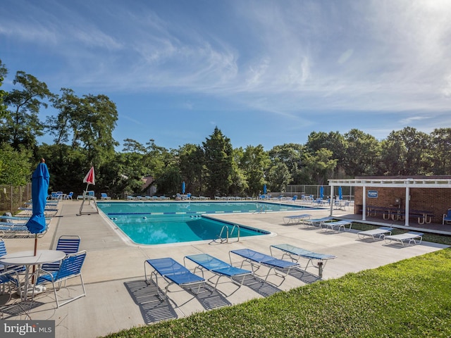 view of swimming pool featuring a patio