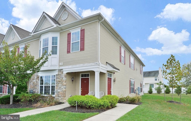 view of front of house featuring a front yard